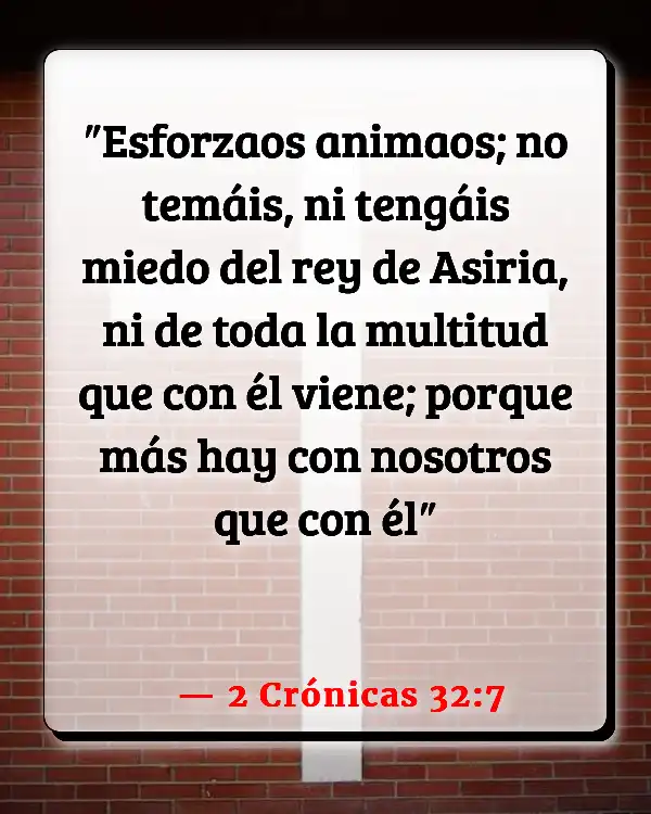 Versículos De La Biblia   	Batalla  (2 Crónicas 32:7)